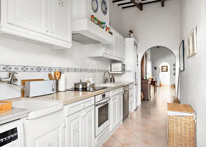 Bini Yaya - Cap Den Font Villa